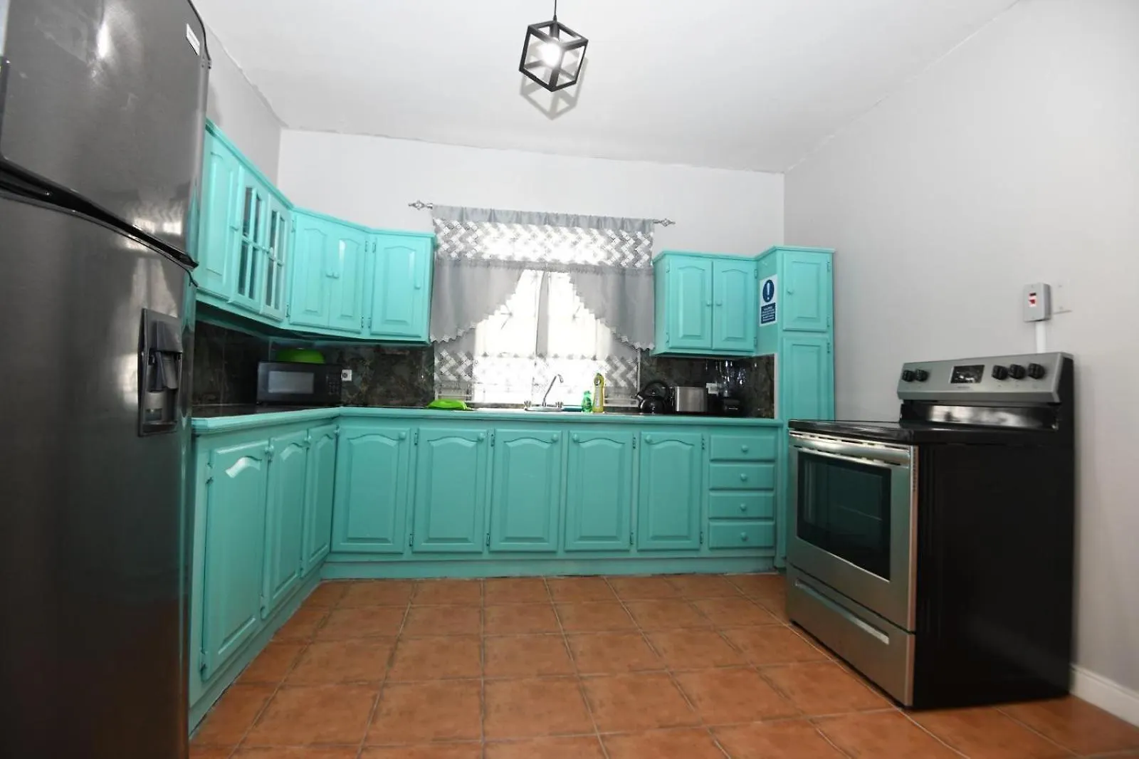 펜션 Spacious & Cozy 2 Bedrooms Townhouse In Gated Community, Excellent Location In Kgn8