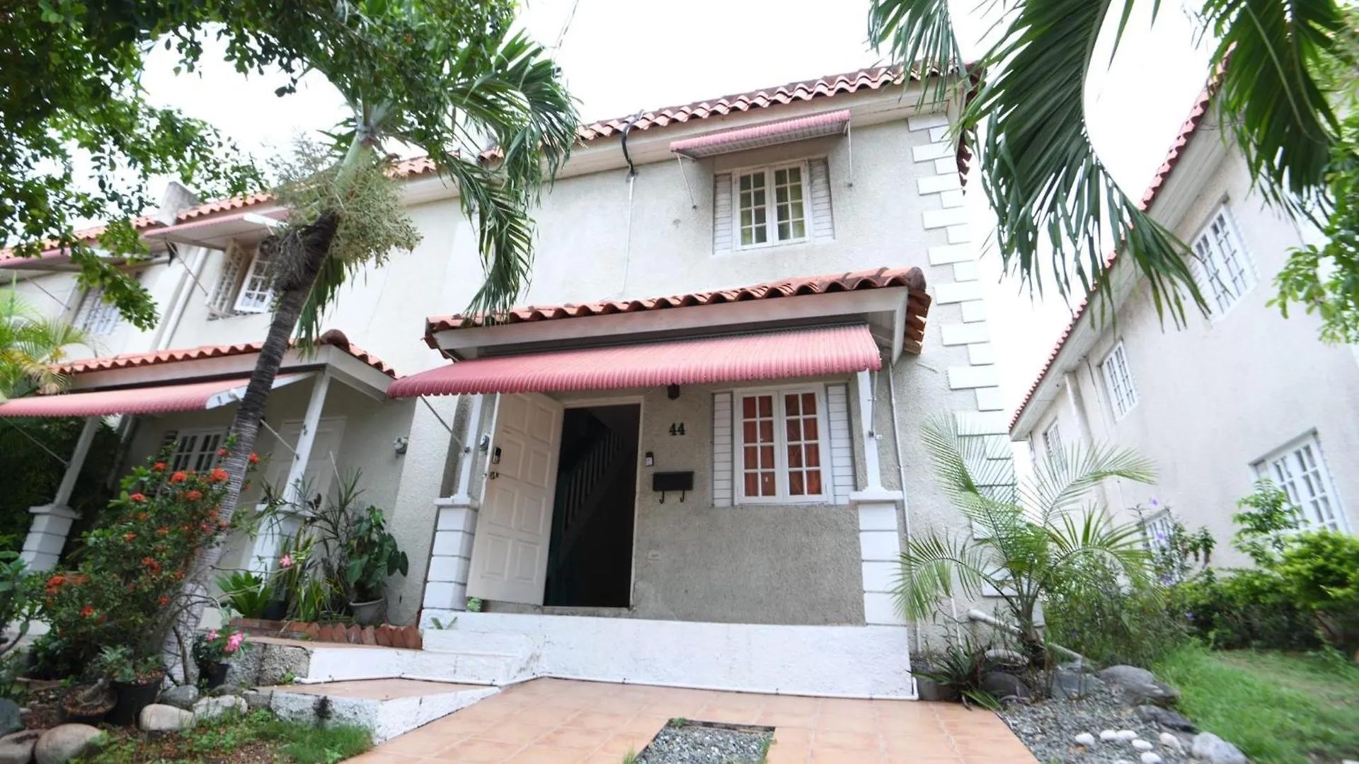 Дом отдыха Spacious & Cozy 2 Bedrooms Townhouse In Gated Community, Excellent Location In Kgn8 Ямайка