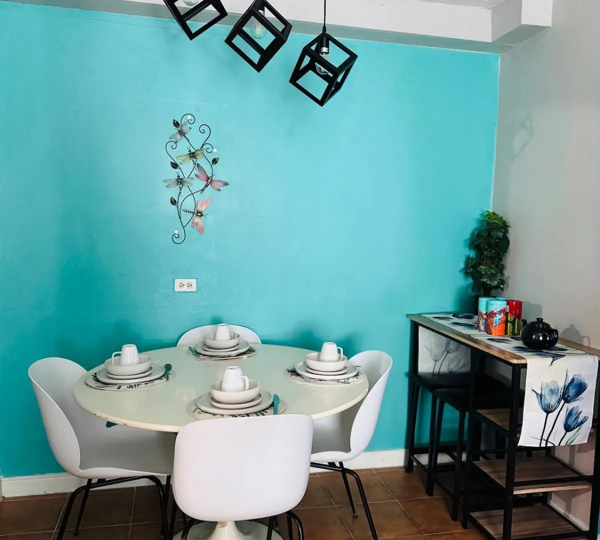 Spacious & Cozy 2 Bedrooms Townhouse In Gated Community, Excellent Location In Kgn8 Ямайка